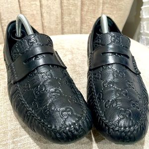 Gucci beautiful near brand new black loafers.looks great Formal /Casual .